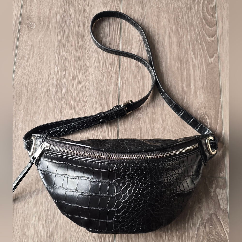 The Drop Preston Belt Bag | Black Croc Embossed | Vegan Leather Crossbody Fanny